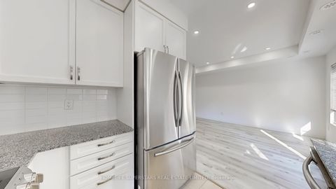 Photo 13 at 42-02 - 2420 Baronwood Drive, WM Westmount, Oakville