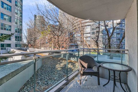 Photo 8 at 202 - 600 Queens Quay W, Waterfront Communities C1, Toronto