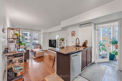 Photo 11 at 202 - 600 Queens Quay W, Waterfront Communities C1, Toronto