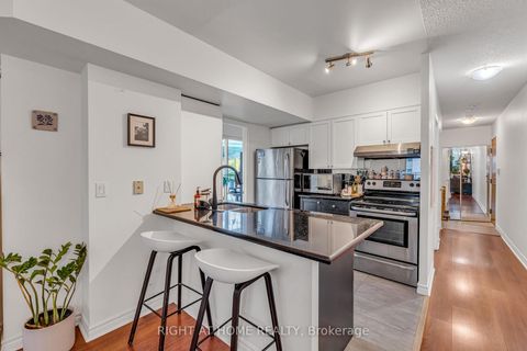 Photo 12 at 202 - 600 Queens Quay W, Waterfront Communities C1, Toronto