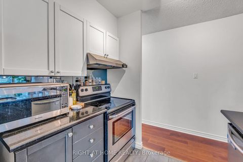 Photo 15 at 202 - 600 Queens Quay W, Waterfront Communities C1, Toronto