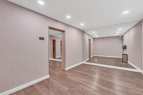 Photo 27 at 202 - 600 Queens Quay W, Waterfront Communities C1, Toronto