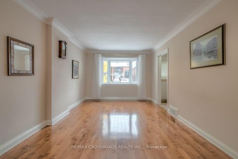 Photo 4 at 363 Hopewell Avenue, Belgravia, Toronto