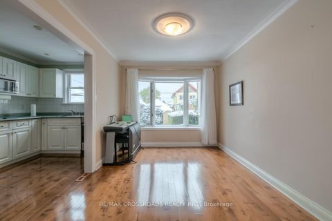 Photo 5 at 363 Hopewell Avenue, Belgravia, Toronto