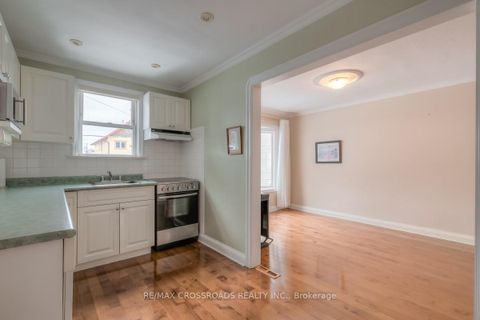 Photo 8 at 363 Hopewell Avenue, Belgravia, Toronto