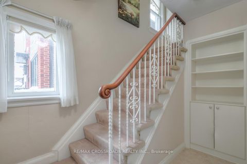 Photo 10 at 363 Hopewell Avenue, Belgravia, Toronto