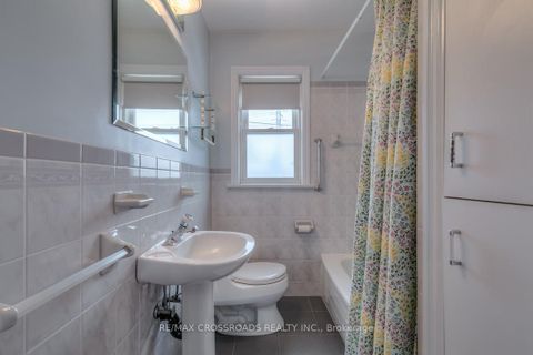 Photo 14 at 363 Hopewell Avenue, Belgravia, Toronto