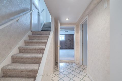 Photo 21 at 363 Hopewell Avenue, Belgravia, Toronto