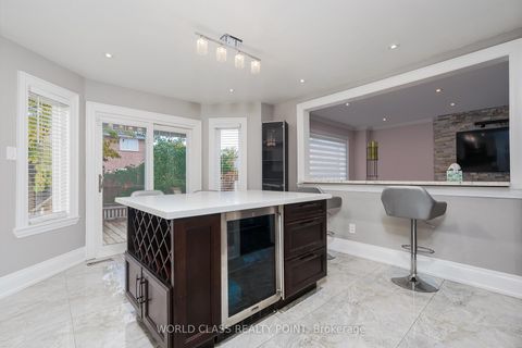 Photo 11 at 1448 Mayors Manor, GA Glen Abbey, Oakville