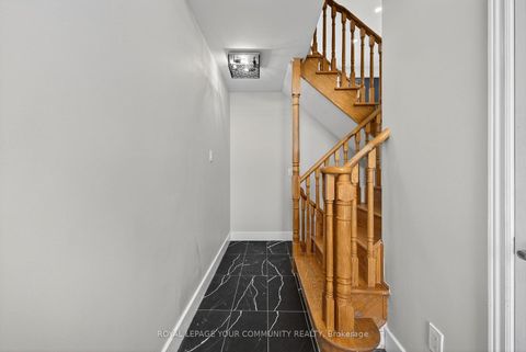 Photo 1 at 193 Zokol Drive, Bayview Northeast, Aurora