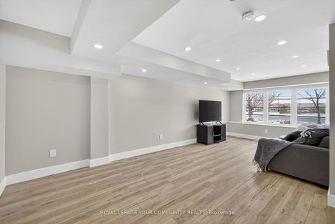 Photo 15 at 193 Zokol Drive, Bayview Northeast, Aurora