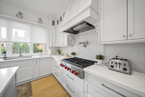 Photo 10 at 8 Graywood Drive, Rosethorn, Toronto