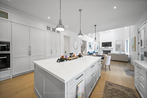 Photo 11 at 8 Graywood Drive, Rosethorn, Toronto