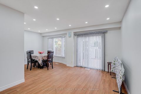 Photo 10 at 36 Ponymill Drive, Milliken, Toronto