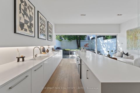 Photo 9 at 82 Robert Street, University, Toronto