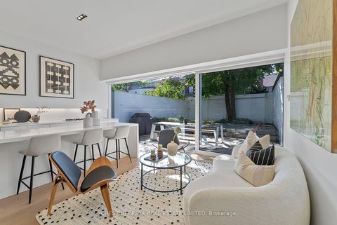 Photo 14 at 82 Robert Street, University, Toronto