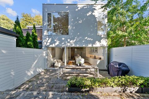 Photo 15 at 82 Robert Street, University, Toronto