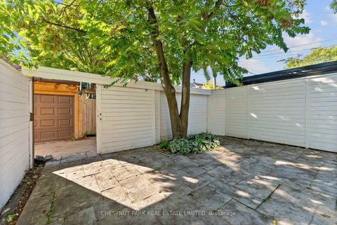 Photo 19 at 82 Robert Street, University, Toronto