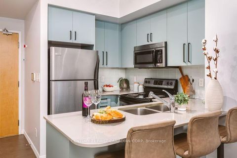 Photo 5 at 65 Bremner Boulevard, Waterfront Communities C1, Toronto