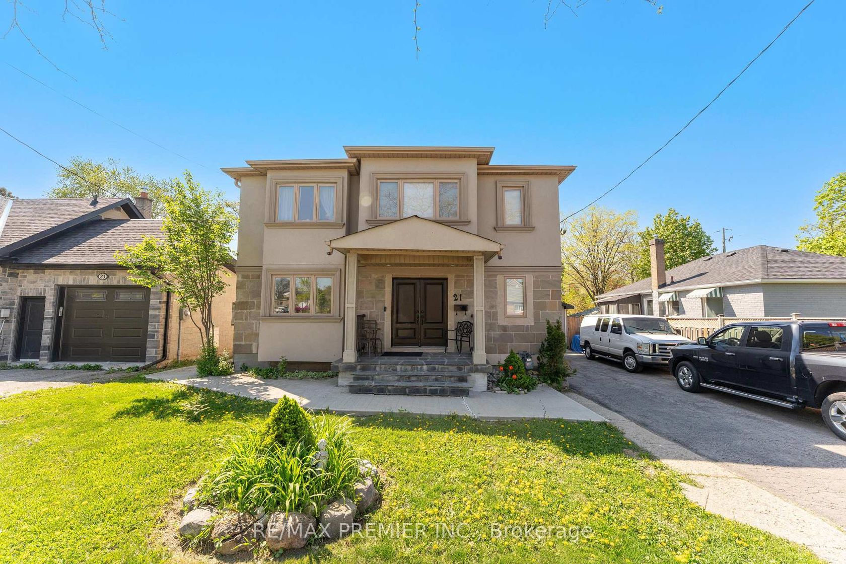 21 Yvonne Avenue, CFB, Toronto 