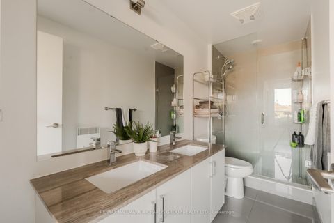 Photo 15 at 401 - 1960 Queen Street E, The Beaches, Toronto