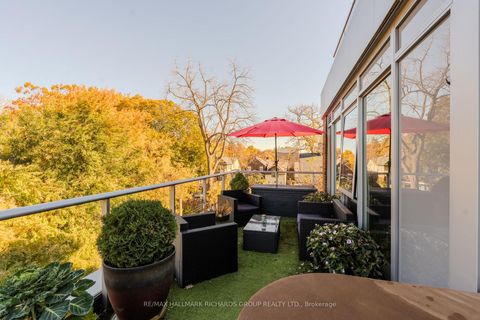 Photo 18 at 401 - 1960 Queen Street E, The Beaches, Toronto