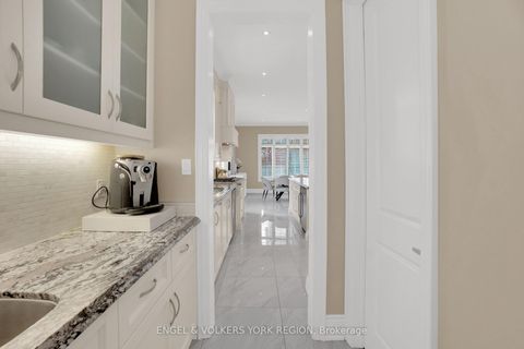 Photo 8 at 43 James Stokes Court, King City, King