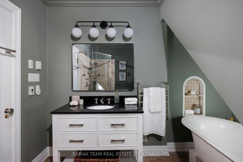 Photo 28 at 35 Baby Point Crescent, Lambton Baby Point, Toronto