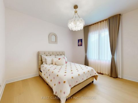 Photo 34 at 99 Rivermill Crescent, Patterson, Vaughan