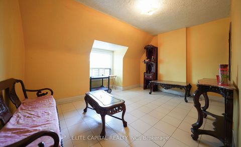 Photo 4 at 122 Marchmount Road, Wychwood, Toronto