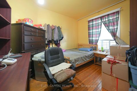 Photo 7 at 122 Marchmount Road, Wychwood, Toronto