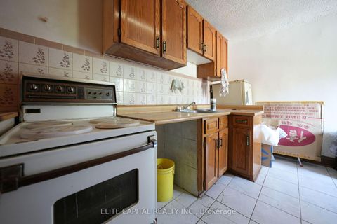 Photo 9 at 122 Marchmount Road, Wychwood, Toronto