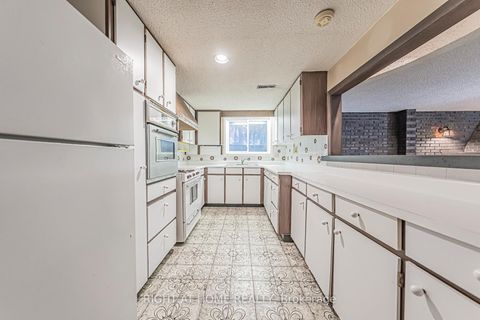 Photo 22 at 5 Greyswood Court, Humber Heights, Toronto