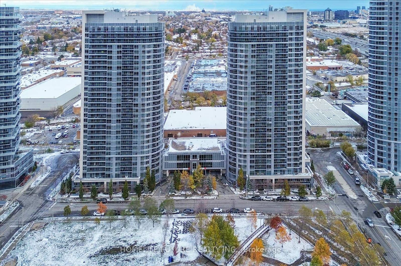 216 - 181 Village Green Square, Malvern West, Toronto 