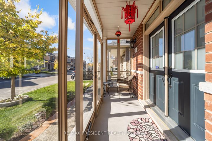 Photo 4 at 13 Clunburry Road, Northwest Brampton, Brampton