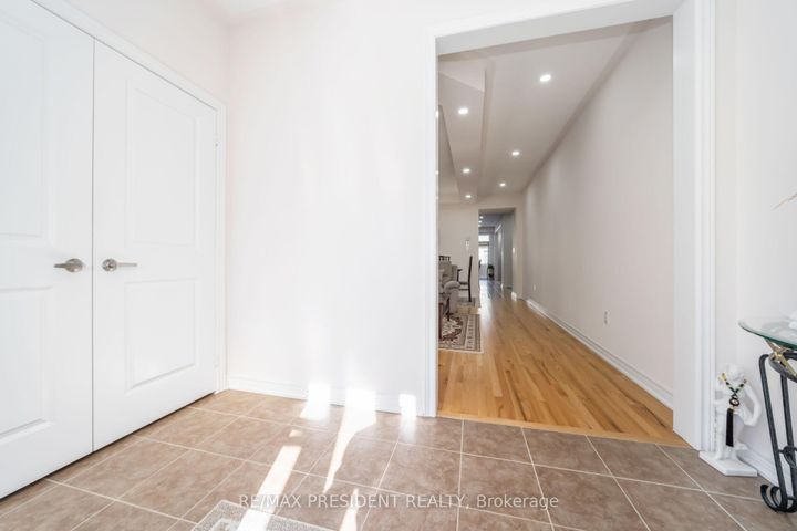 Photo 6 at 13 Clunburry Road, Northwest Brampton, Brampton