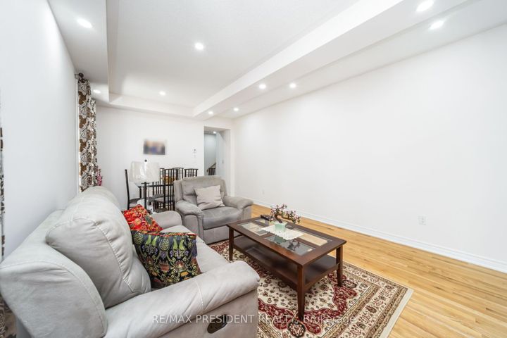 Photo 8 at 13 Clunburry Road, Northwest Brampton, Brampton