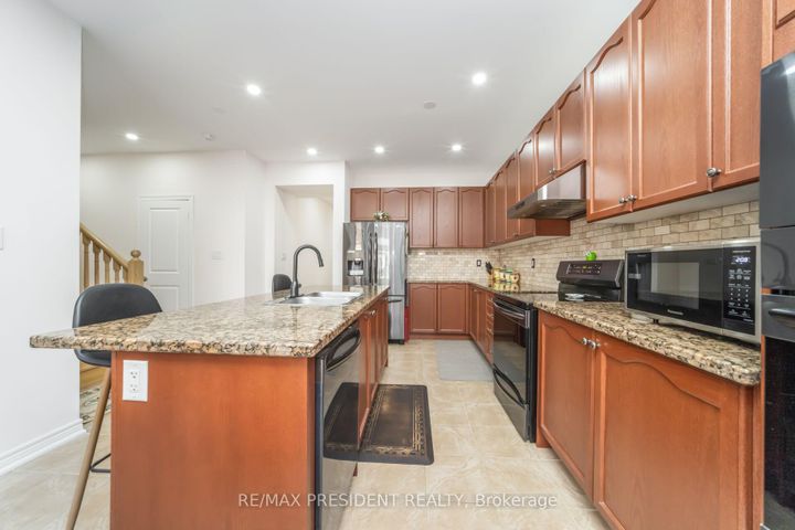 Photo 16 at 13 Clunburry Road, Northwest Brampton, Brampton