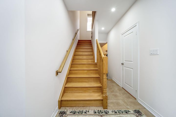 Photo 24 at 13 Clunburry Road, Northwest Brampton, Brampton