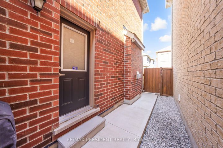 Photo 40 at 13 Clunburry Road, Northwest Brampton, Brampton