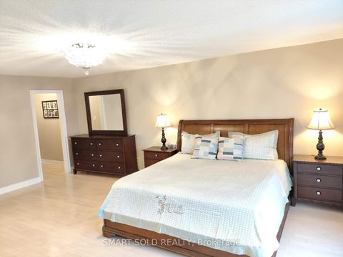 Photo 4 at 67 Chantilly Crescent, Westbrook, Richmond Hill