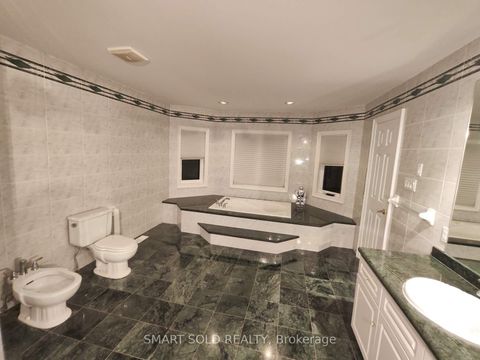 Photo 7 at 67 Chantilly Crescent, Westbrook, Richmond Hill