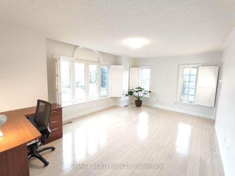 Photo 10 at 67 Chantilly Crescent, Westbrook, Richmond Hill