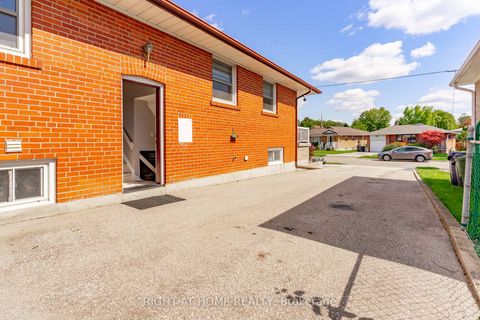 Photo 2 at 63 Allonsius Drive, West Deane, Toronto