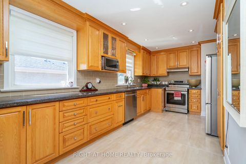 Photo 7 at 63 Allonsius Drive, West Deane, Toronto