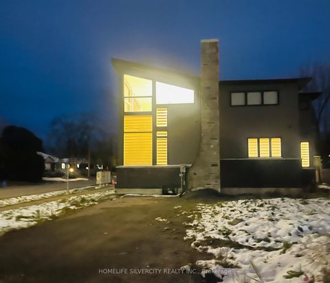 Photo 1 at 204 Mary Street, CO Central, Oakville