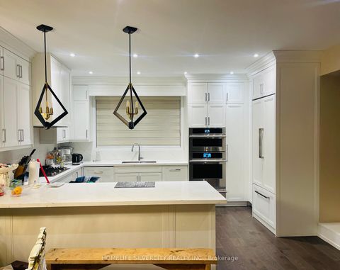 Photo 3 at 204 Mary Street, CO Central, Oakville