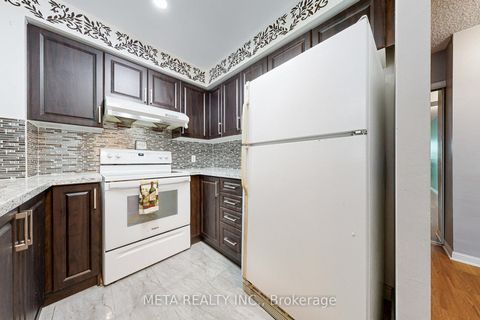 Photo 4 at 1811 - 11 Lee Centre Drive, Woburn, Toronto