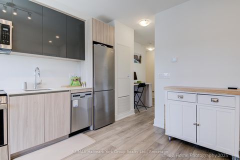 Photo 7 at 534 - 3100 Keele Street, CFB, Toronto