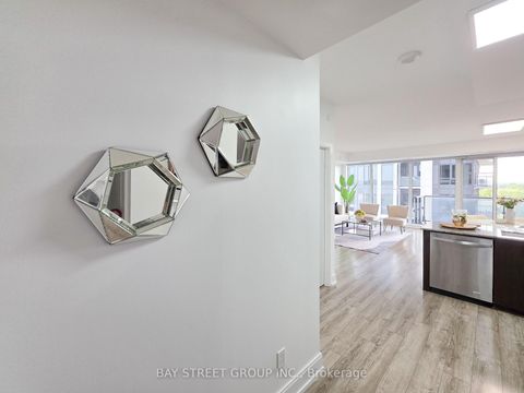 Photo 11 at 705B - 9608 Yonge Street, North Richvale, Richmond Hill